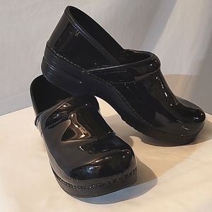 DANSKO PROFESSIONAL CLOGS